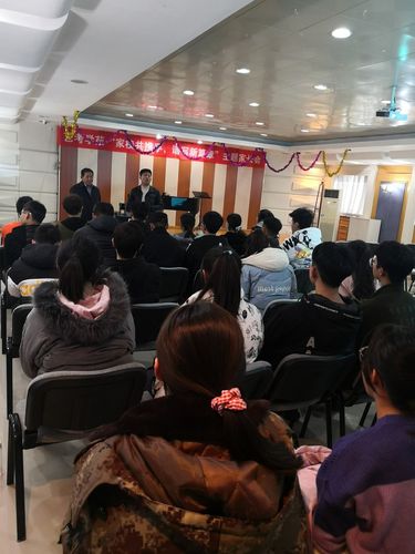 北京翰林博奧劉學亮董事長在呼和浩特藝考學苑培訓學校進行宣講