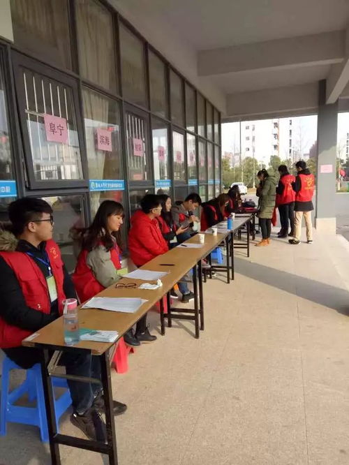 鹽工陶學子參加藝考志愿服務活動