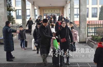 春運返程遇藝考大軍,兗州火車站加開8趟列車